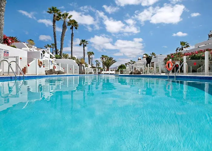 Puerto Chico B 公寓